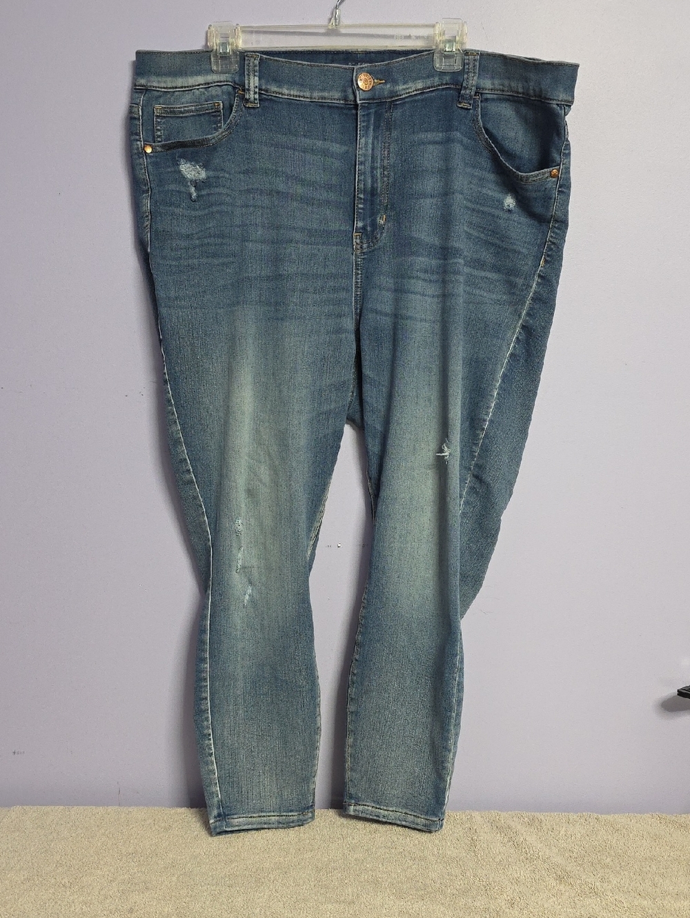 Revery Distressed Skinny Jeans in Faded‎ Blue